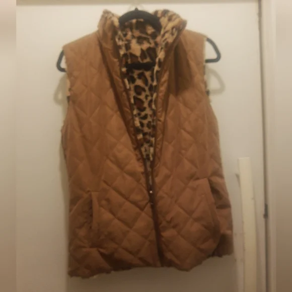 Lily reversible faux fur leopard print full zip vest - Picture 8 of 8